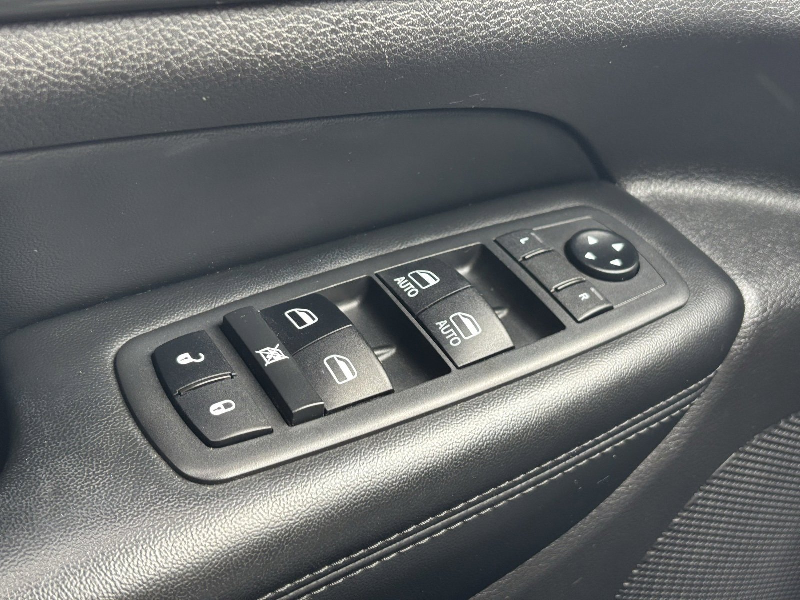 Used 2019 Jeep Grand Cherokee Laredo w/ Laredo X Package image 13