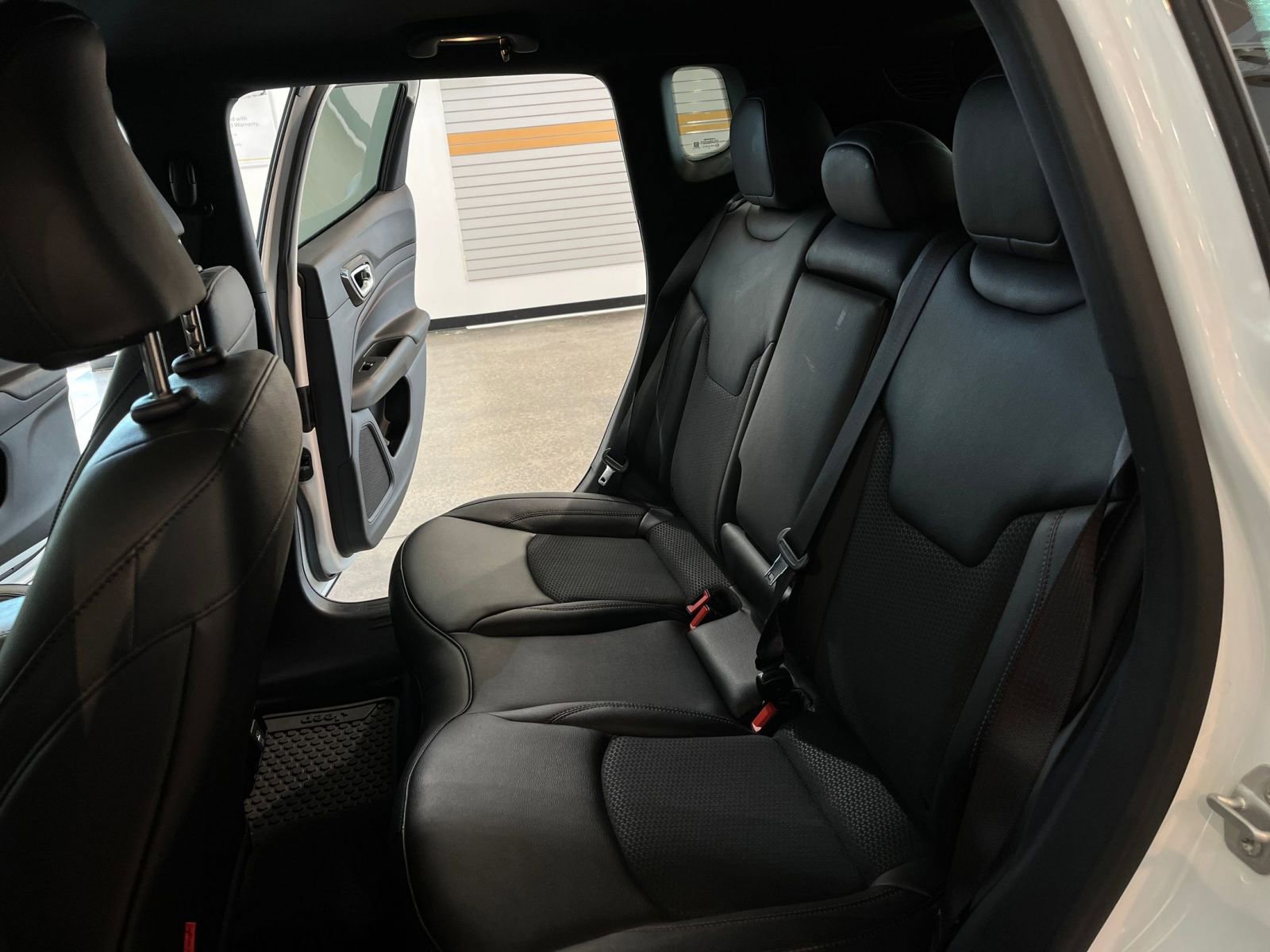 Used 2025 Jeep Compass Trailhawk AWD/4WD image 39