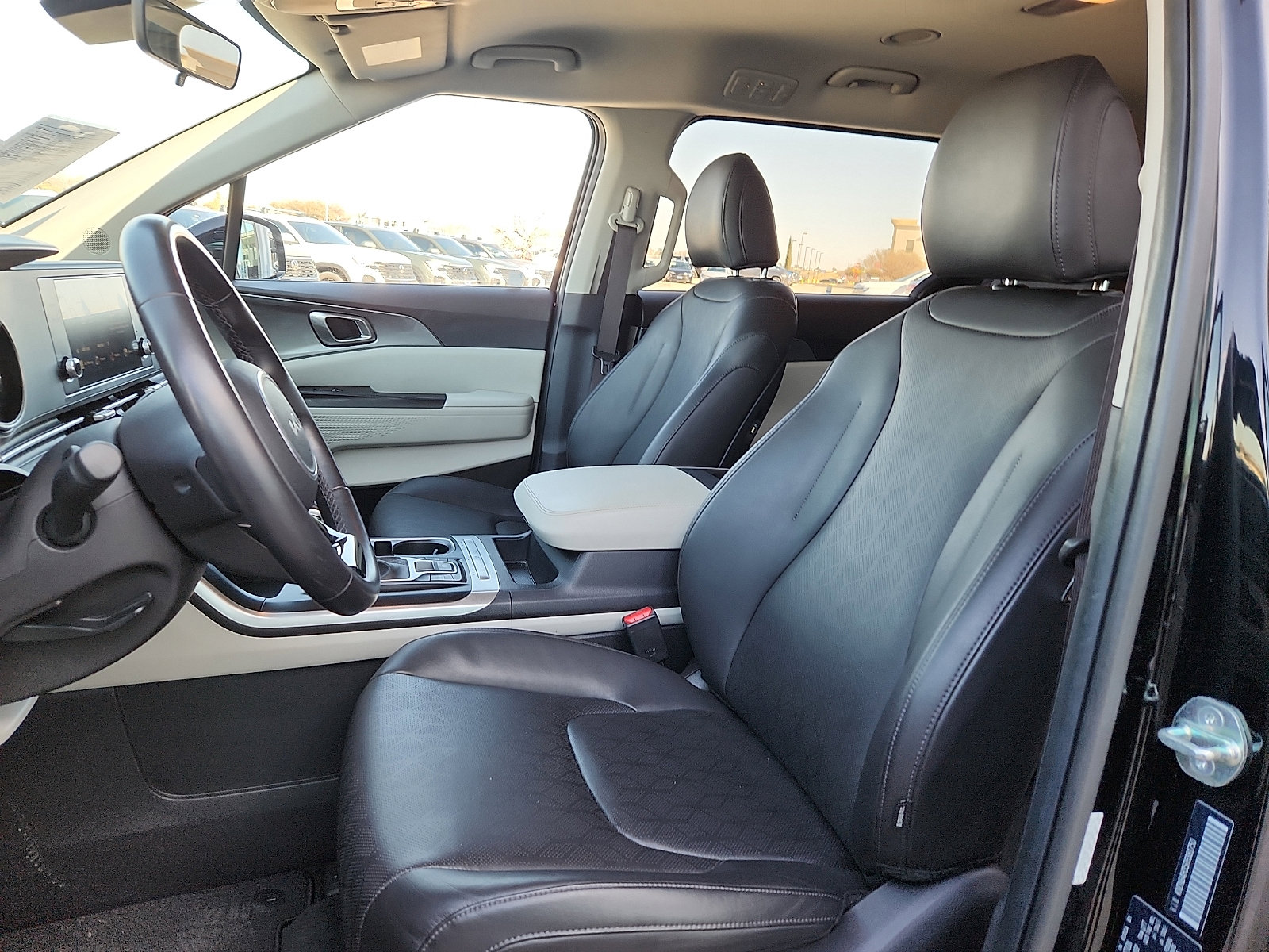 Used 2024 Kia Carnival LX image 14