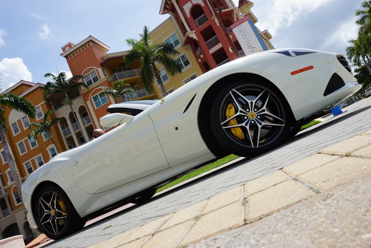 Used 2017 Ferrari California T RWD image 38