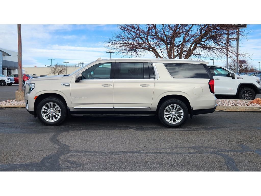 Used 2022 GMC Yukon XL SLT w/ SLT Luxury Package image 2