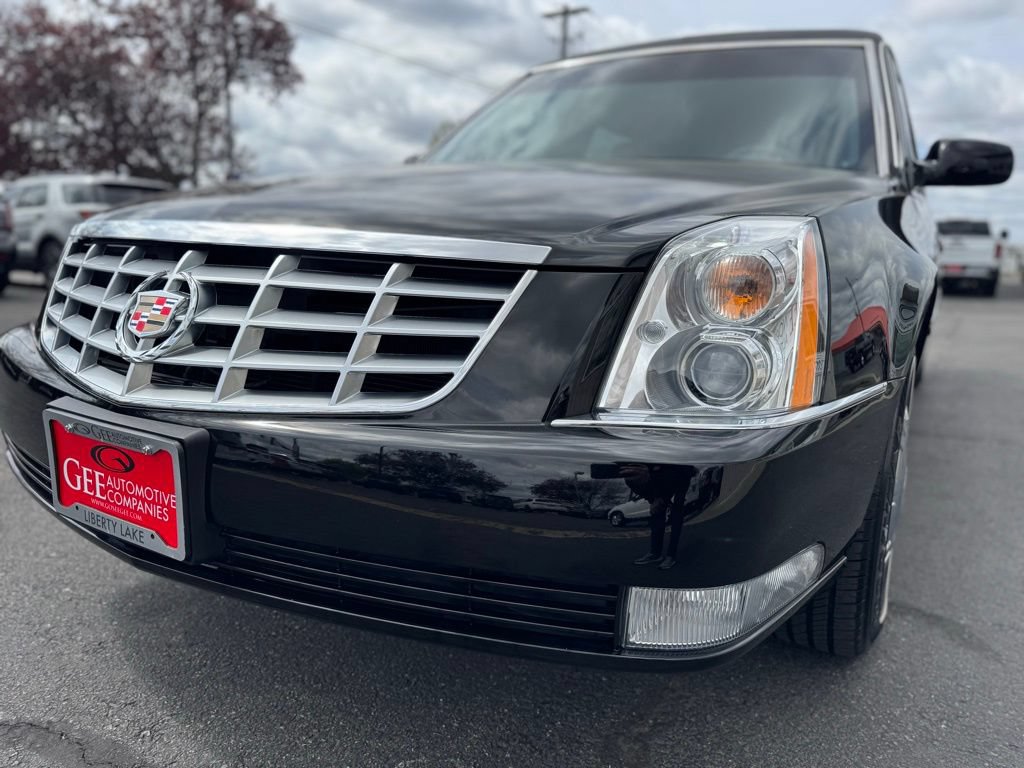 Used 2010 Cadillac DTS Limousine FWD image 23