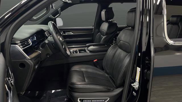 Used 2023 Jeep Grand Wagoneer 4WD w/ Flexible Seating Group image 9