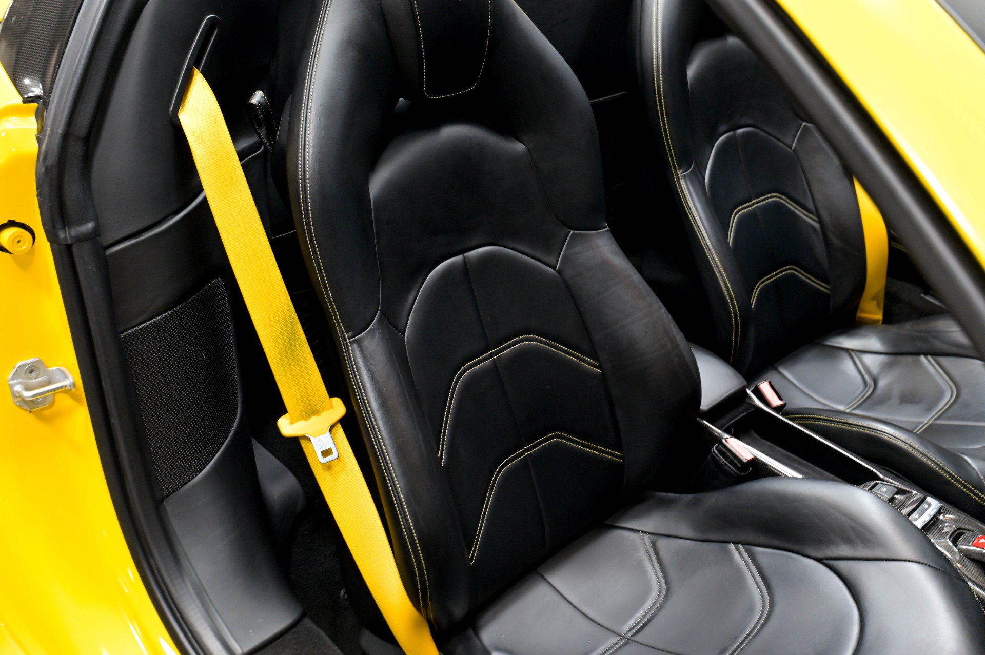 Used 2017 Ferrari 488 Spider RWD image 39