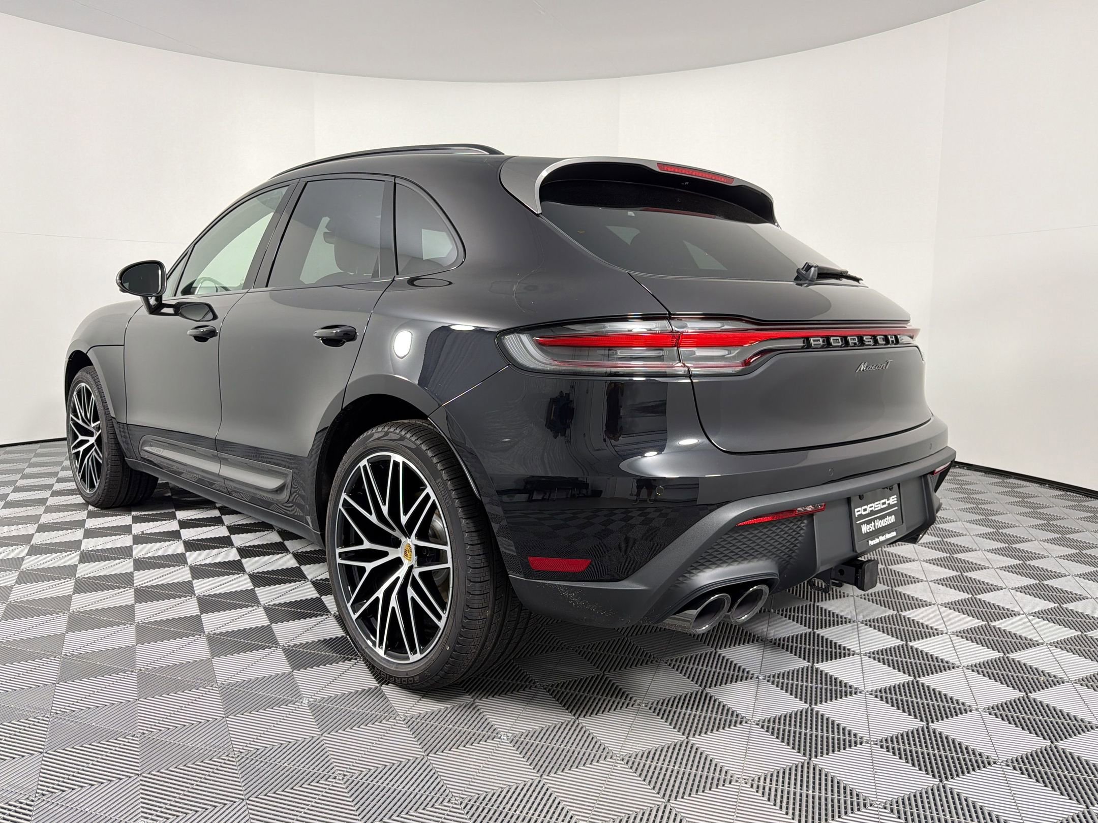 New 2026 Porsche Macan Turbo AWD/4WD image 3