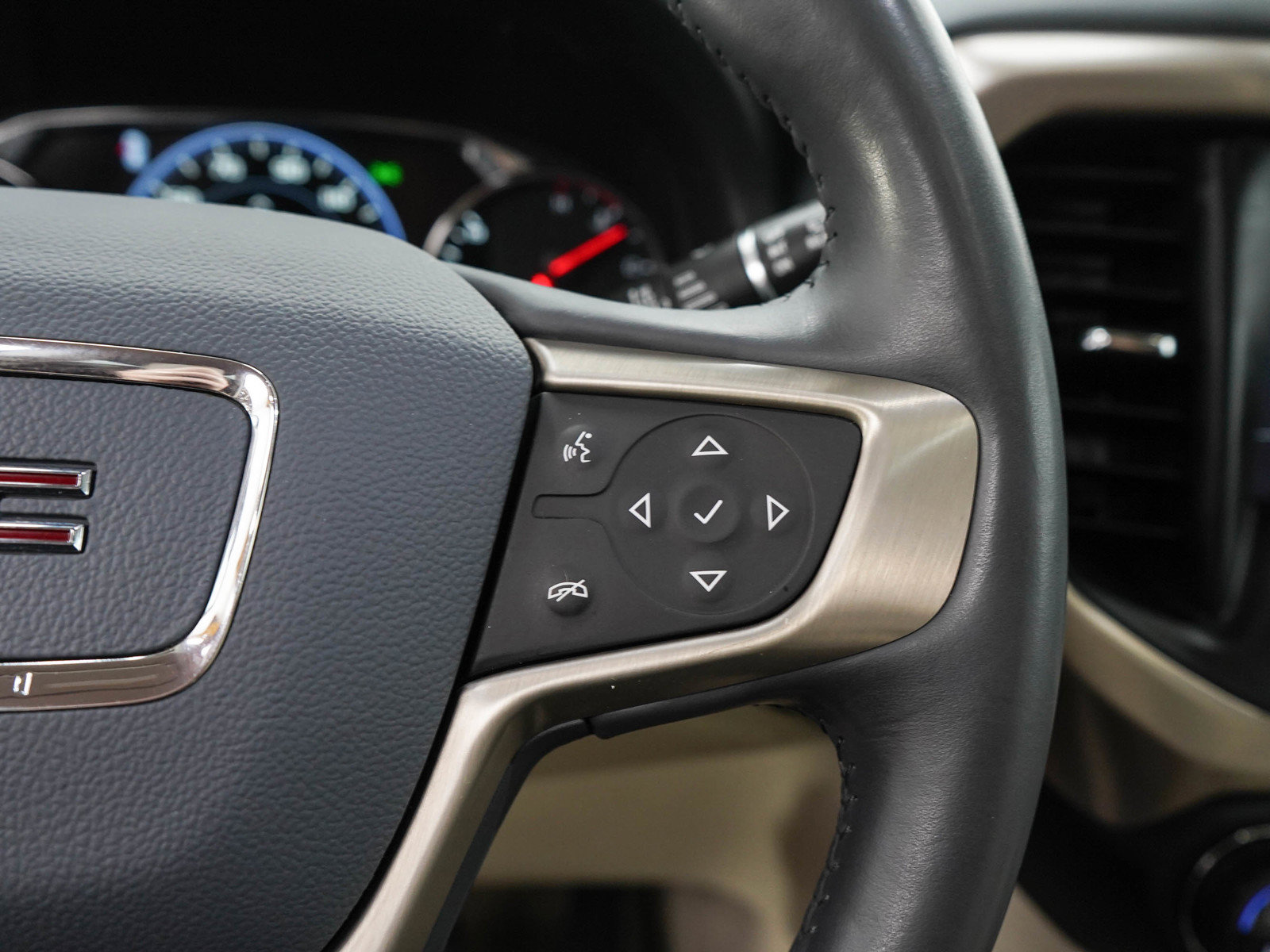 Used 2021 GMC Acadia Denali w/ Denali Ultimate Package AWD/4WD image 30