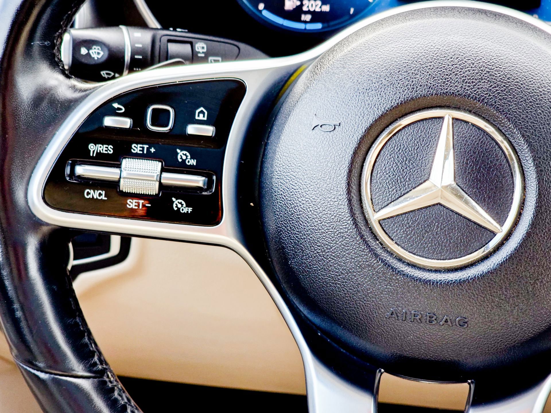Used 2021 Mercedes-Benz GLC 300 4MATIC image 34