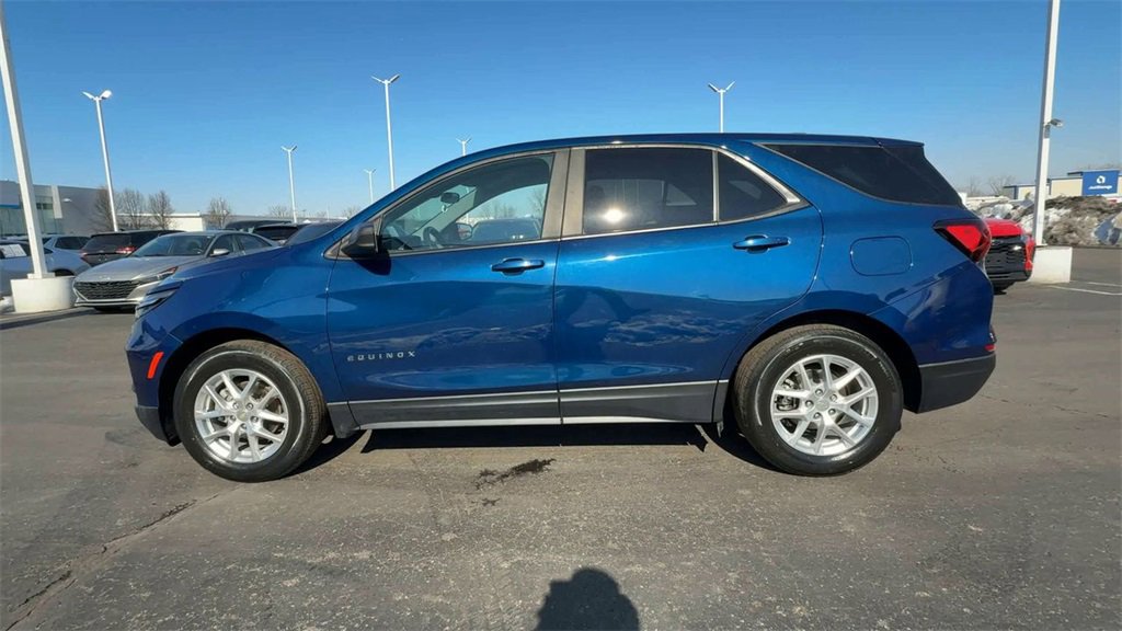 Used 2022 Chevrolet Equinox LS w/ LS Convenience Package image 5