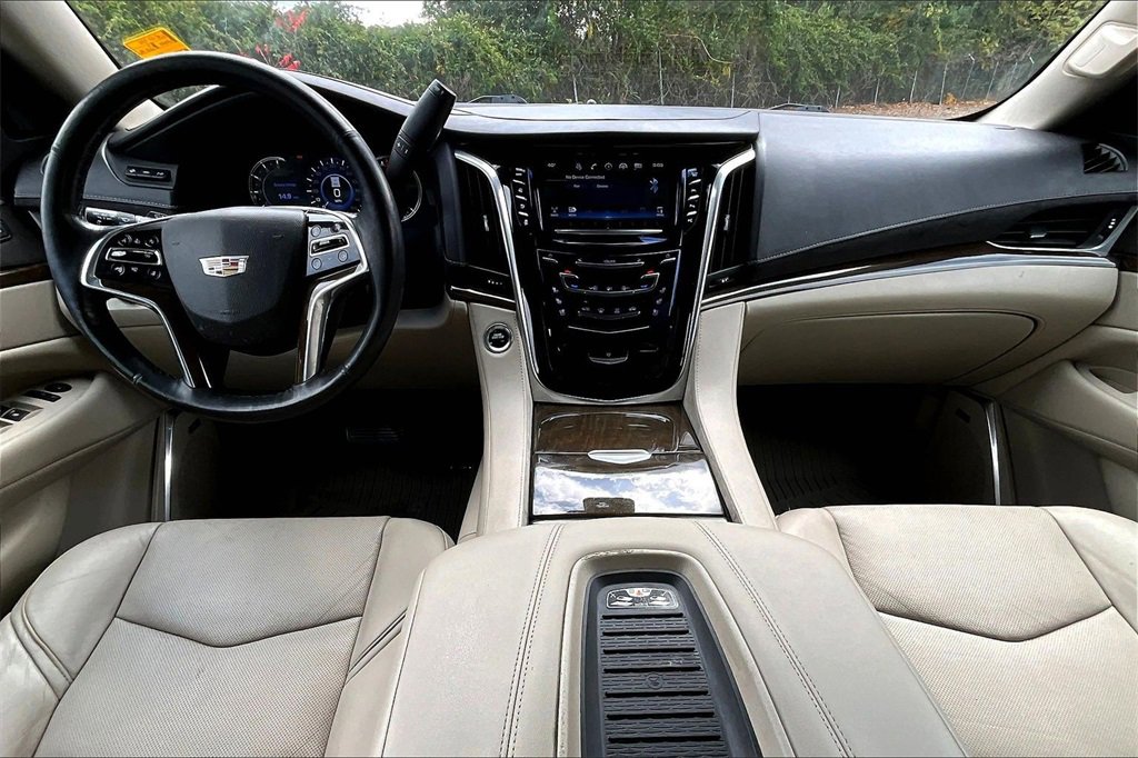 Used 2020 Cadillac Escalade Luxury image 8