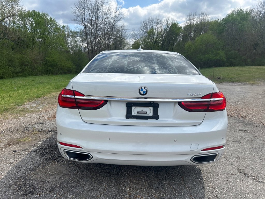 Used 2016 BMW 740i image 4