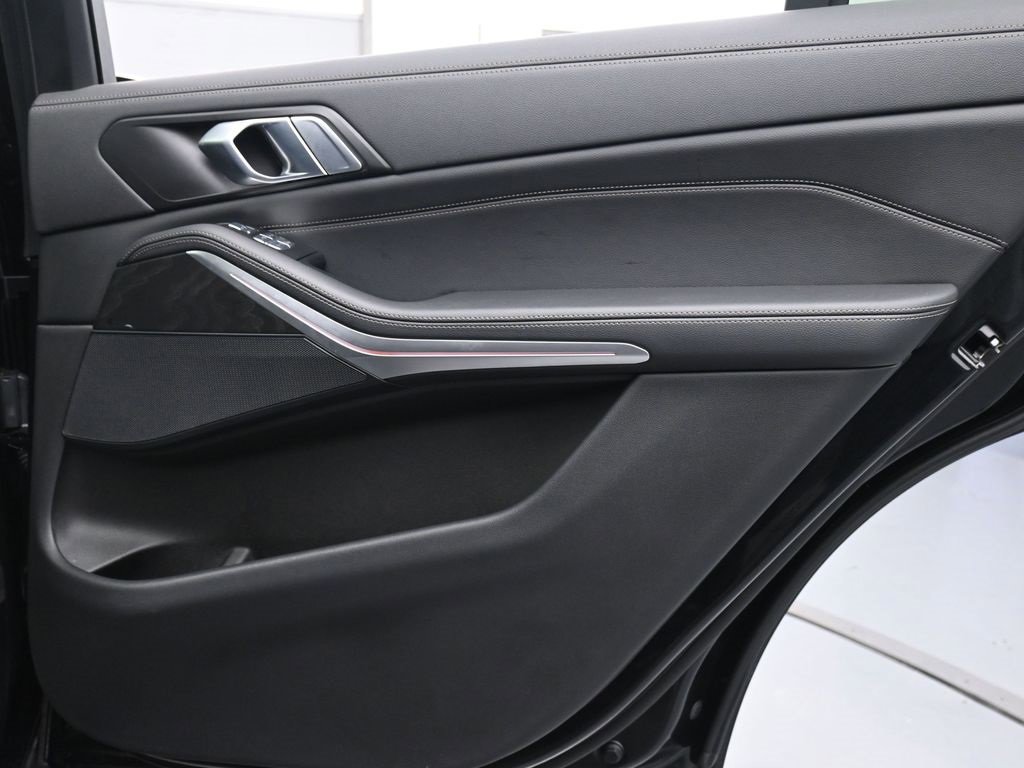 Used 2022 BMW X7 xDrive40i w/ Premium Package image 25