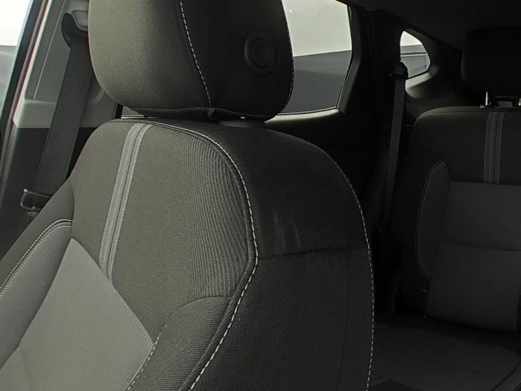 Used 2025 Chevrolet Blazer LT FWD image 9