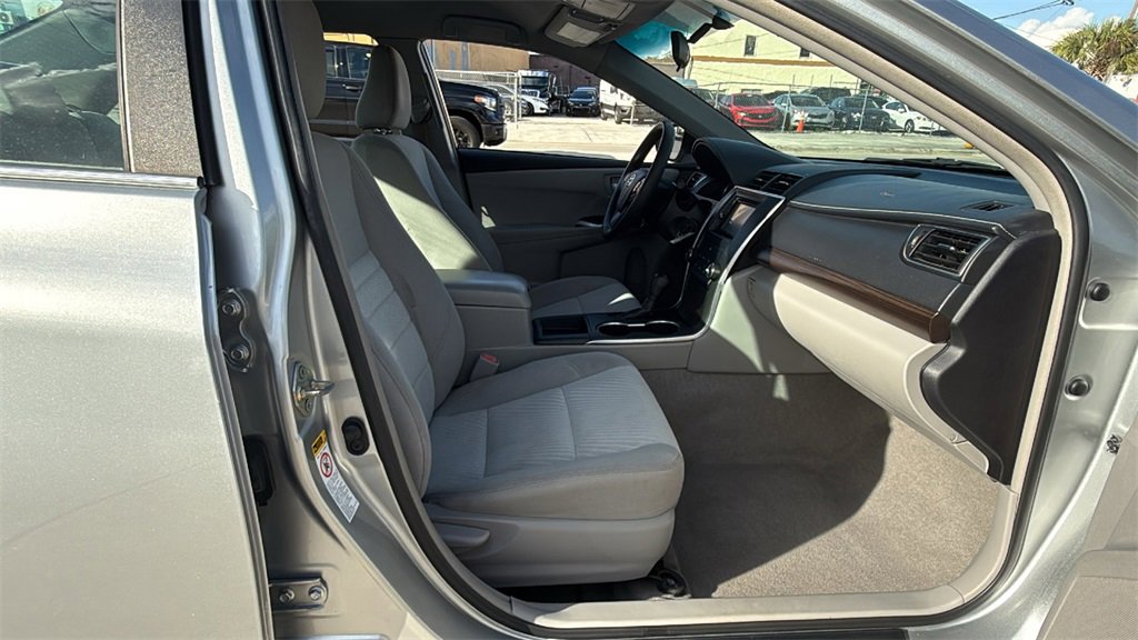 Used 2017 Toyota Camry LE image 30