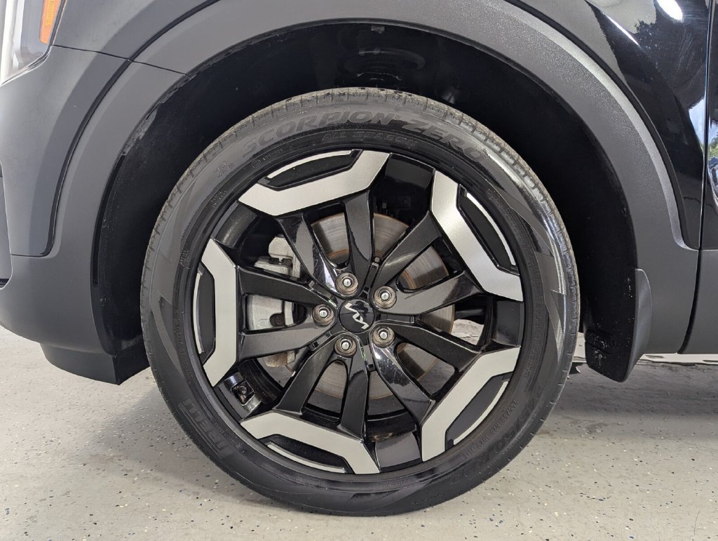 Used 2024 Kia Telluride EX w/ EX Captain's Chair Package FWD image 8