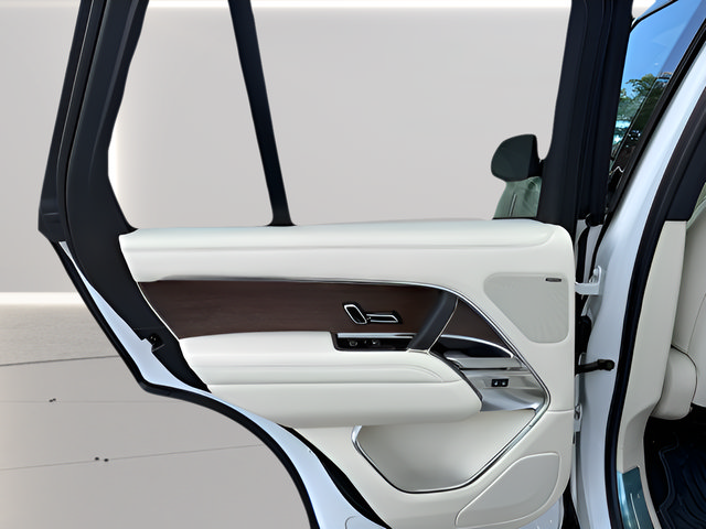 Certified 2025 Land Rover Range Rover SE AWD/4WD image 31