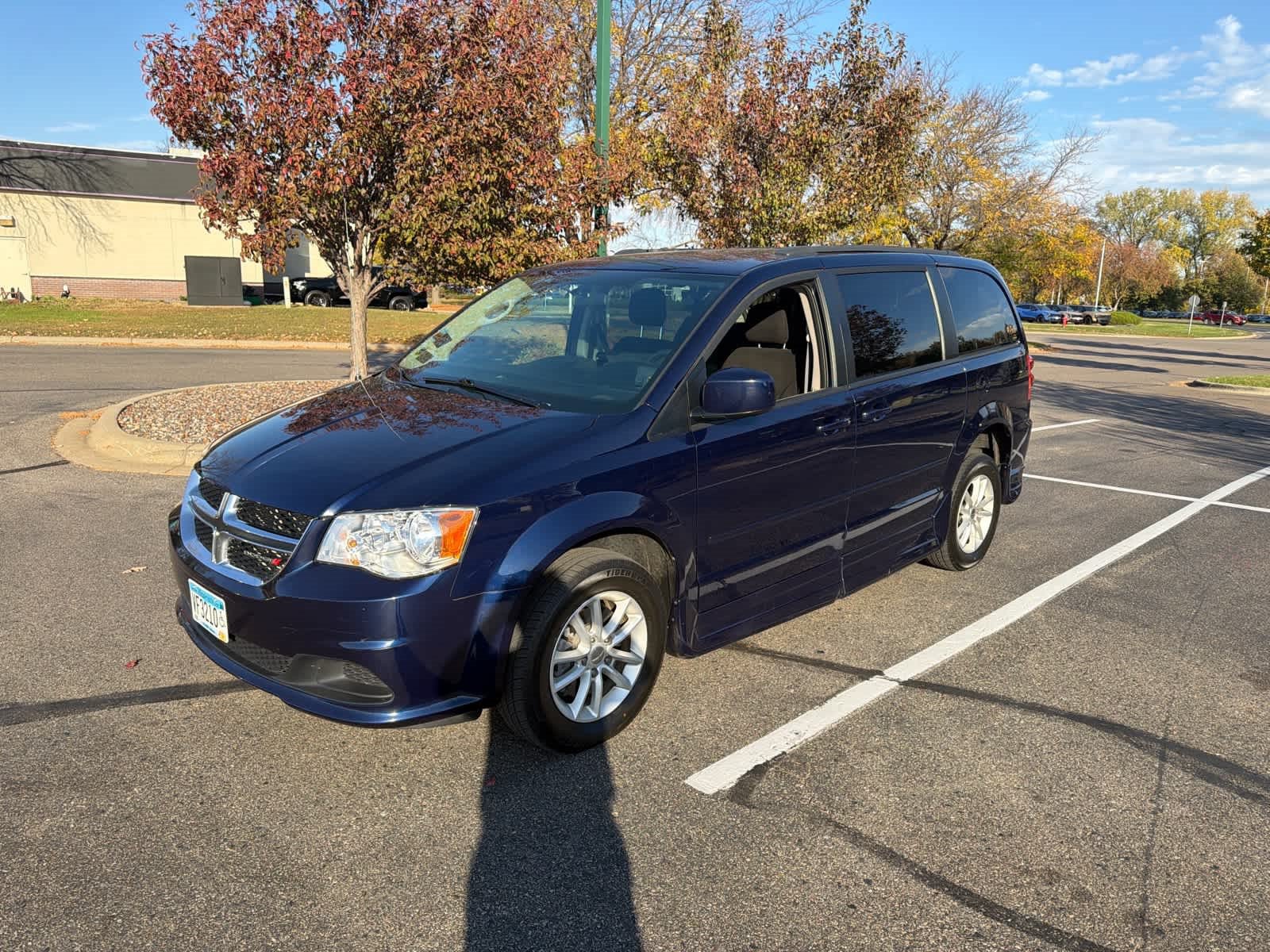 Used 2016 Dodge Grand Caravan SXT FWD image 2