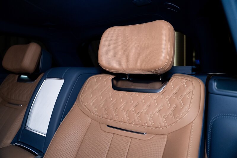Used 2023 Land Rover Range Rover SV AWD/4WD image 12