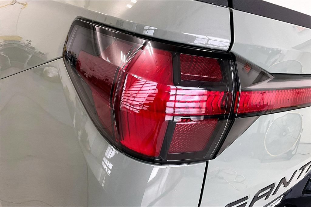 Certified 2025 Hyundai Santa Cruz Limited AWD/4WD image 32