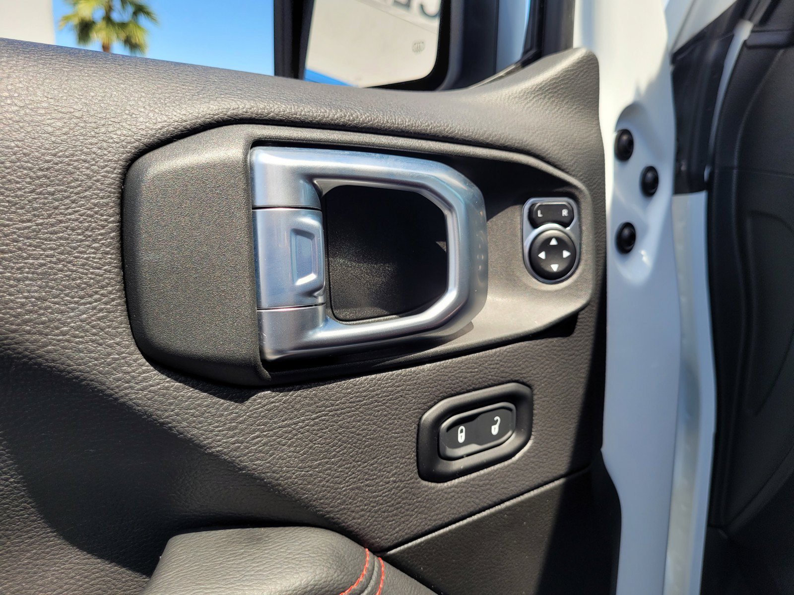 Used 2023 Jeep Wrangler Unlimited Rubicon 4xe AWD/4WD image 26