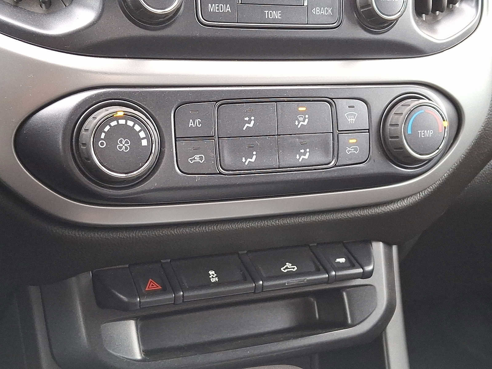 Used 2018 Chevrolet Colorado LT image 15