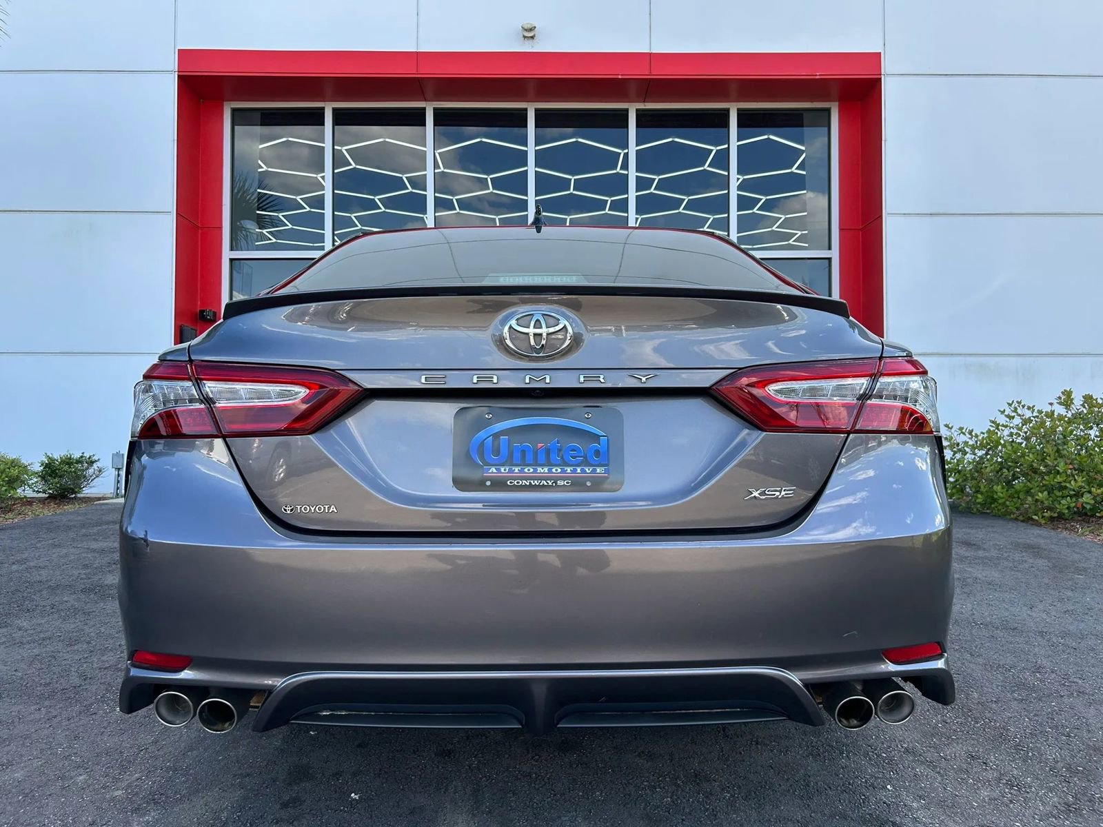 Used 2020 Toyota Camry XSE w/ Navigation Package FWD image 5