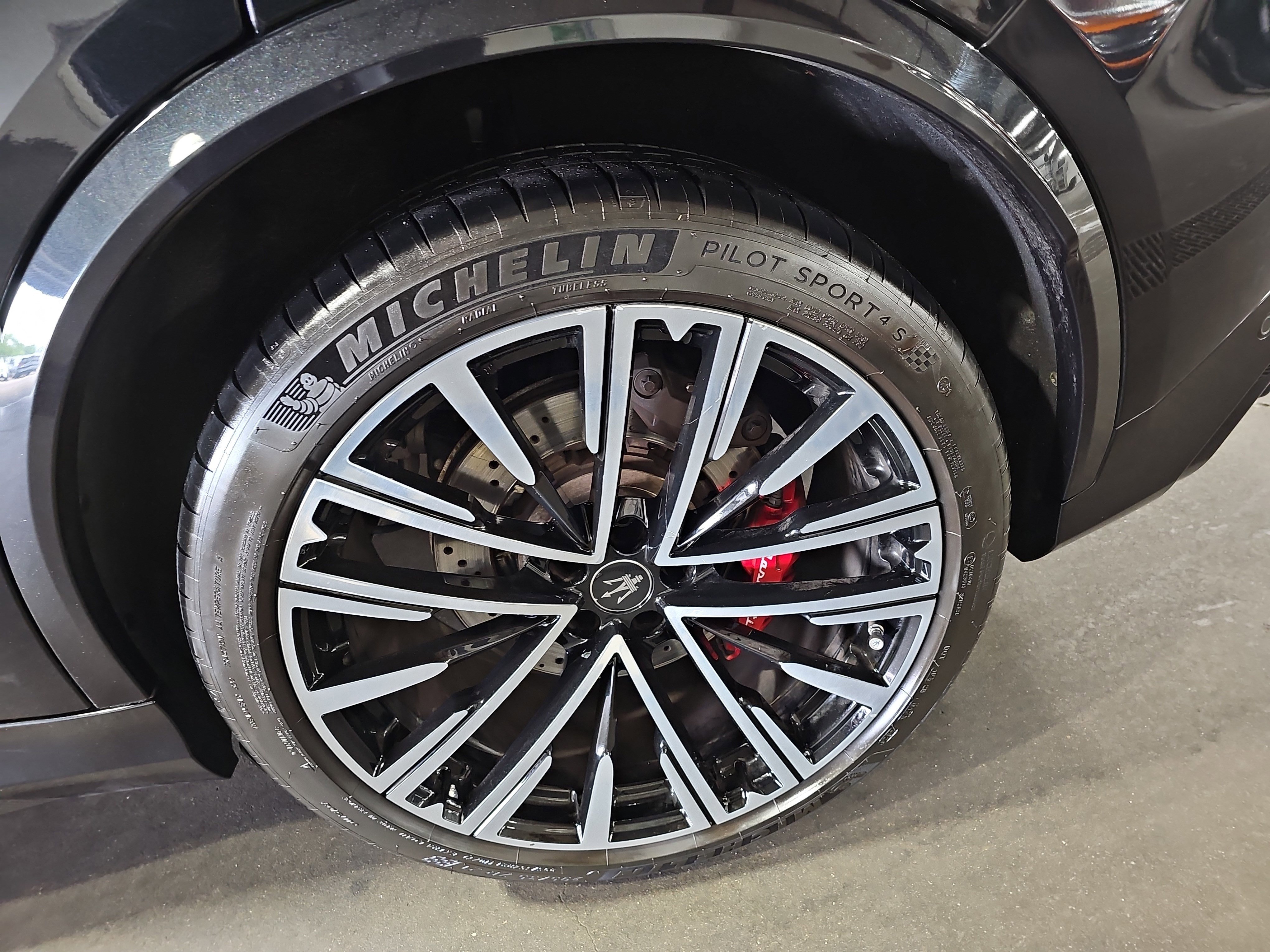 Used 2023 Maserati Grecale Trofeo AWD/4WD image 35