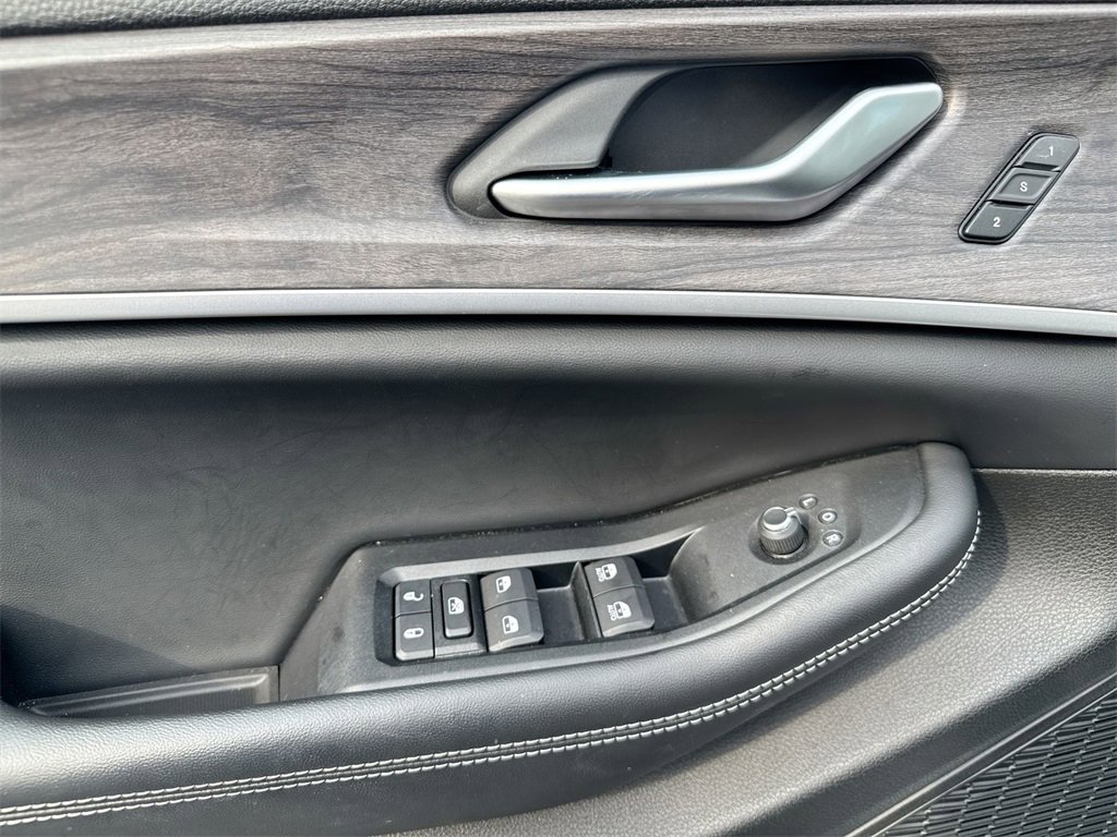 Used 2024 Jeep Grand Cherokee Limited image 23