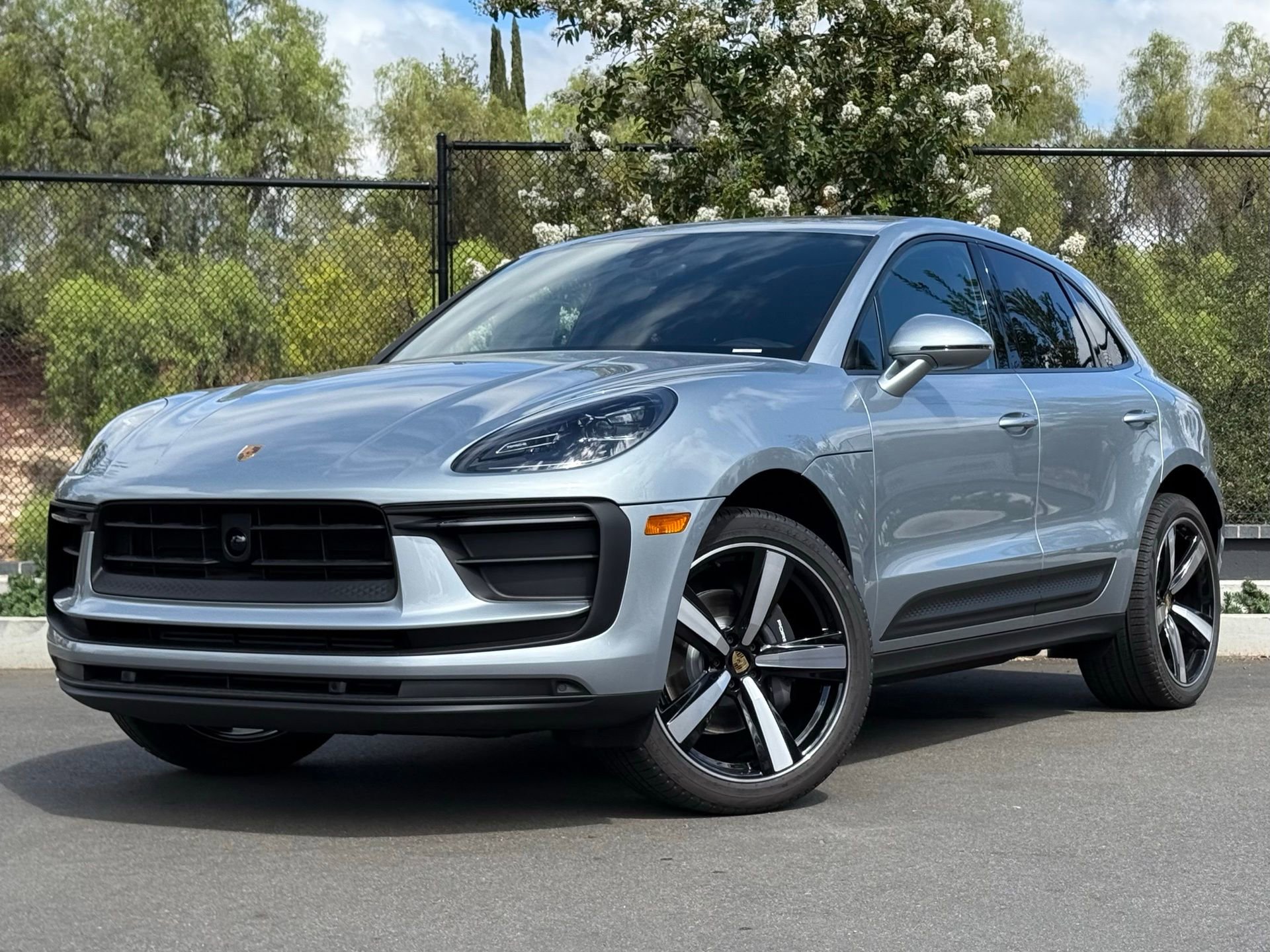 Used 2026 Porsche Macan image 1