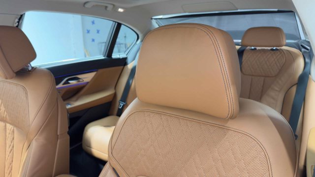 Used 2020 BMW 740i w/ Premium Package RWD image 25