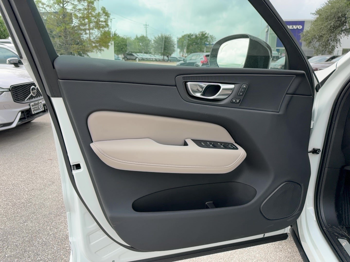 New 2027 Volvo XC60 B5 Core AWD/4WD image 10