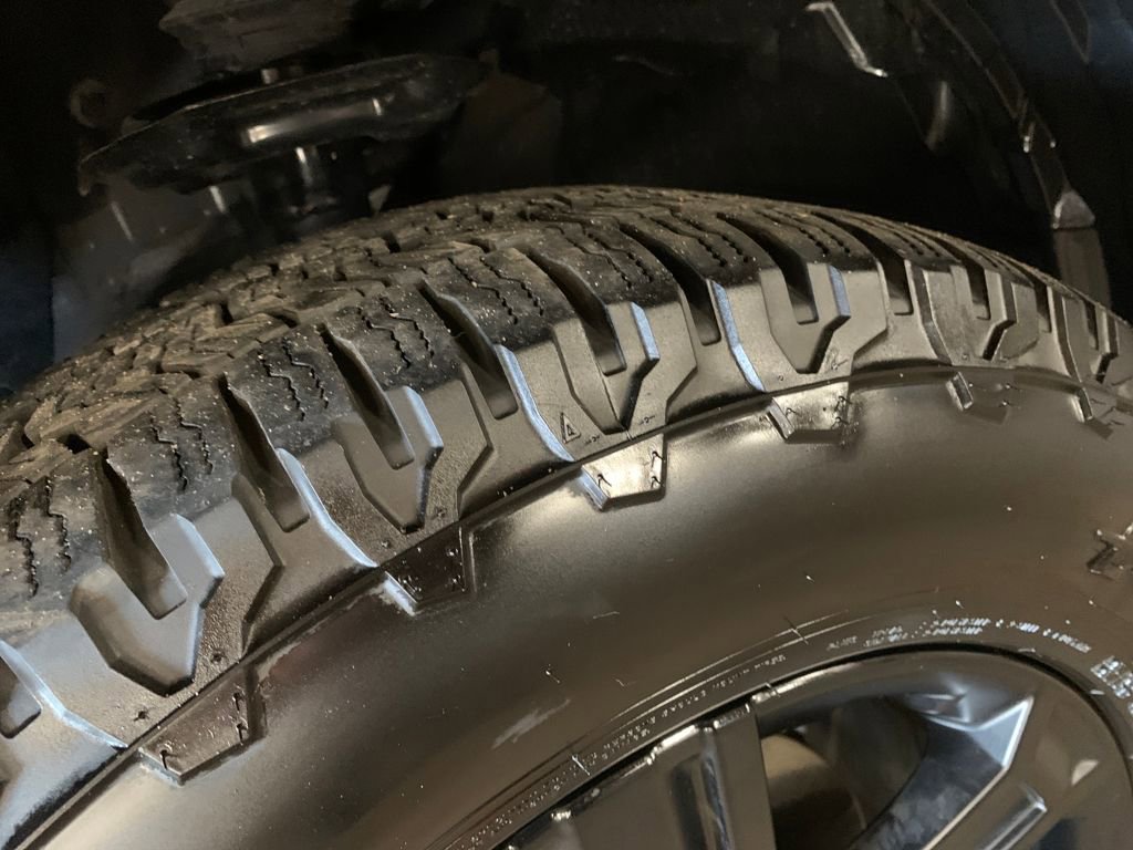 Certified 2025 Nissan Rogue SV image 32