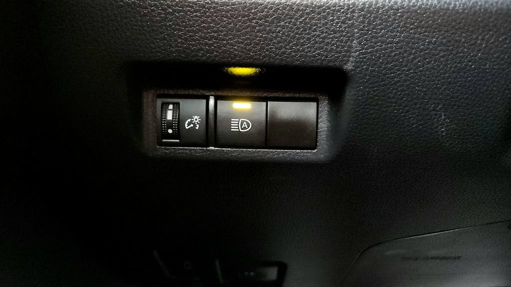Used 2023 Toyota RAV4 SE AWD/4WD image 32