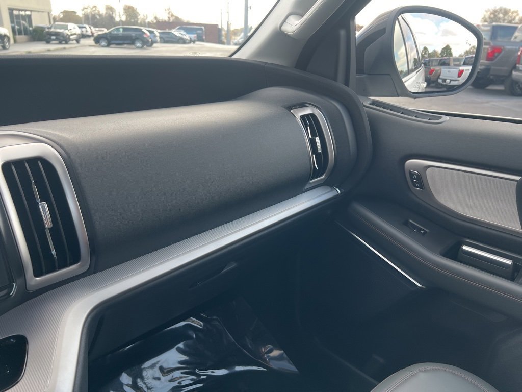 New 2025 Ford Expedition Active image 37