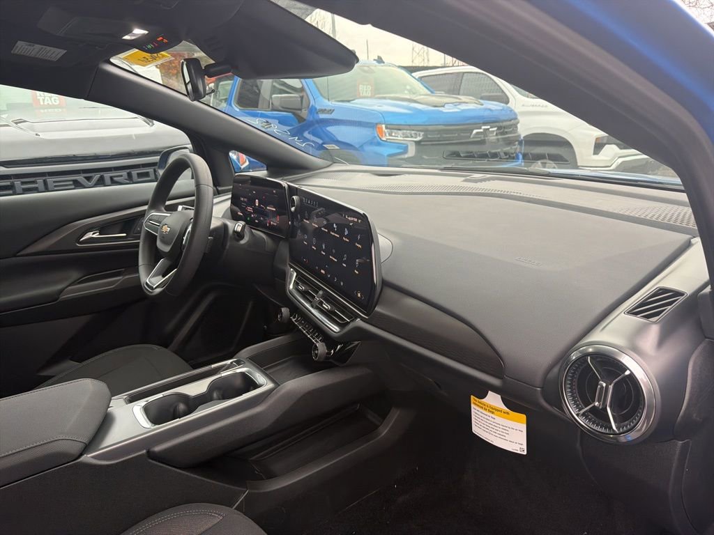 New 2026 Chevrolet Equinox EV LT image 18