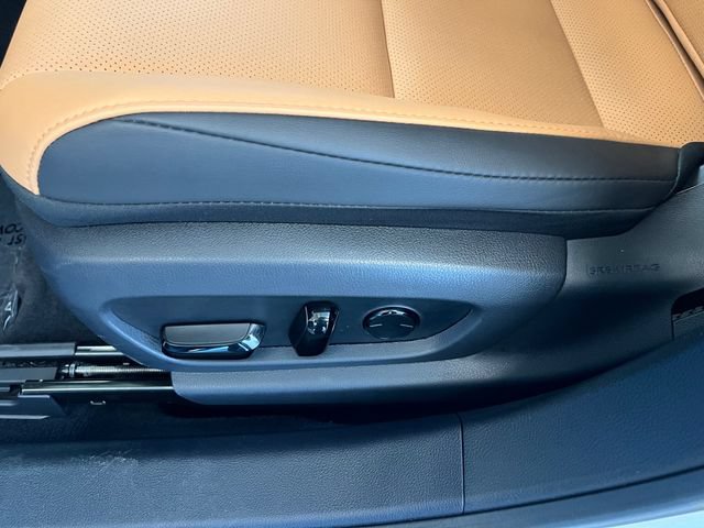 Used 2025 Lexus ES 300h w/ Premium Package FWD image 37