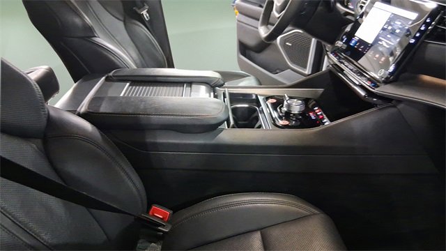 Used 2025 Jeep Wagoneer L Series II w/ 8-pass Seating Package image 23