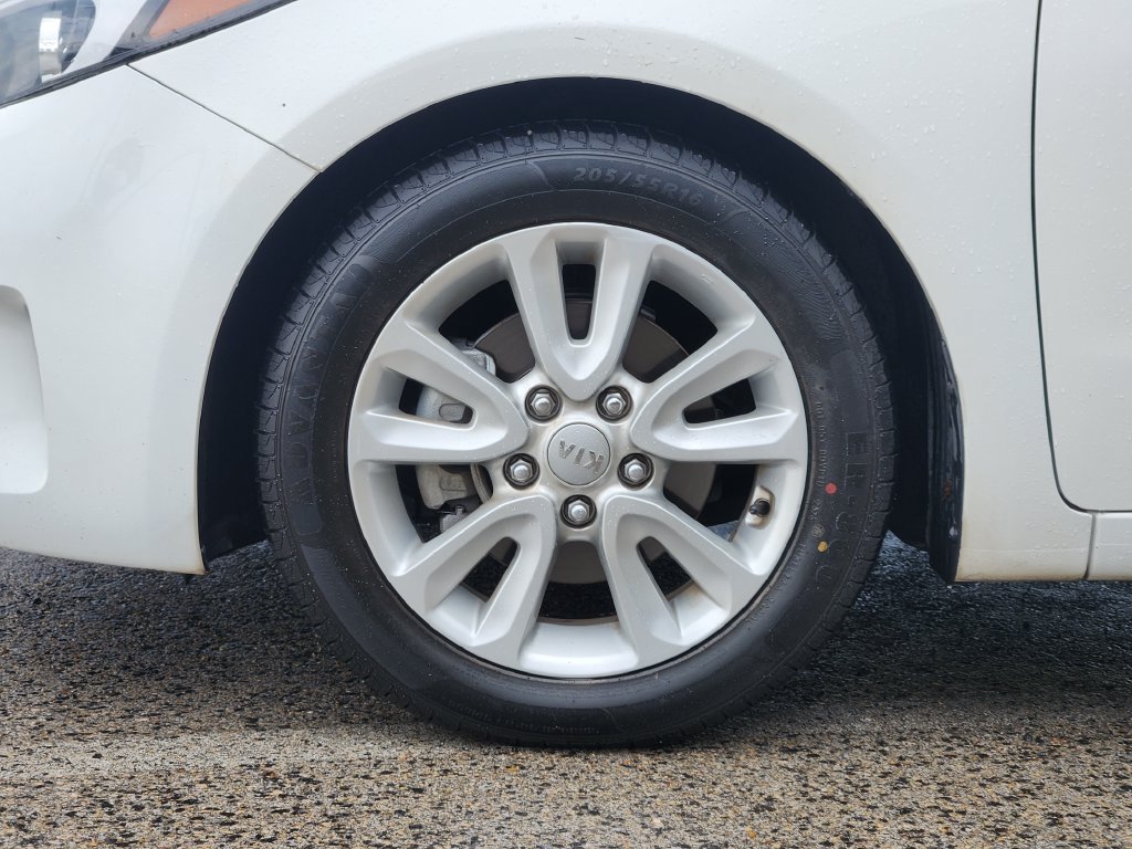 Used 2017 Kia Forte LX FWD image 8