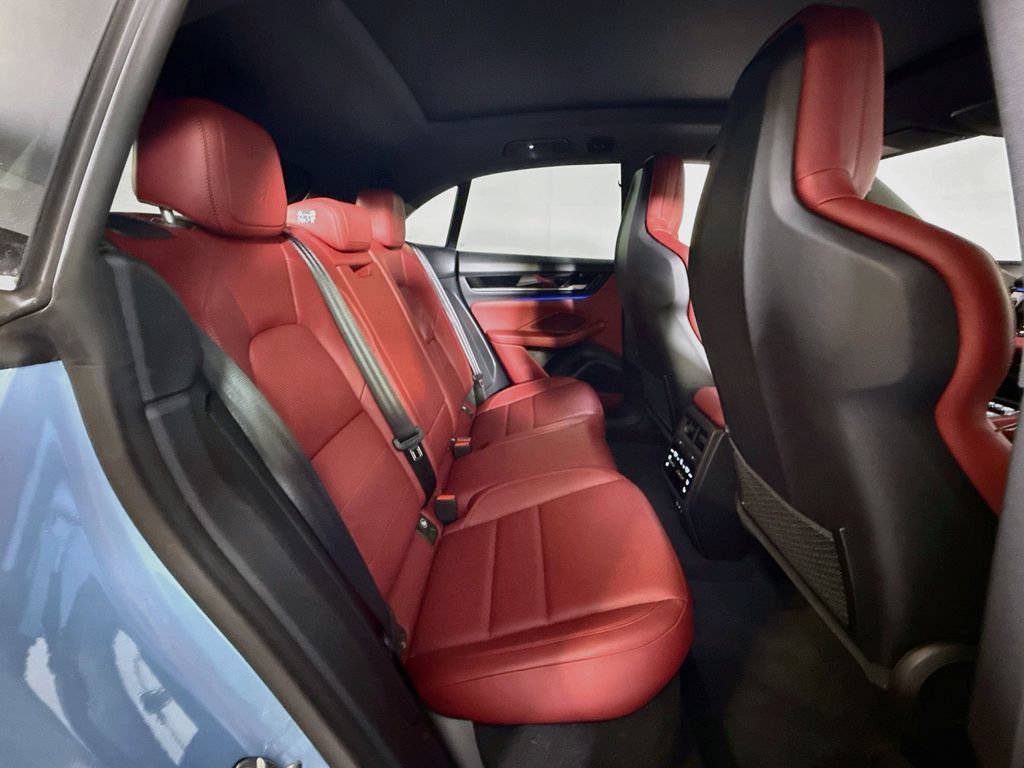 Certified 2025 Porsche Macan Electric RWD image 19