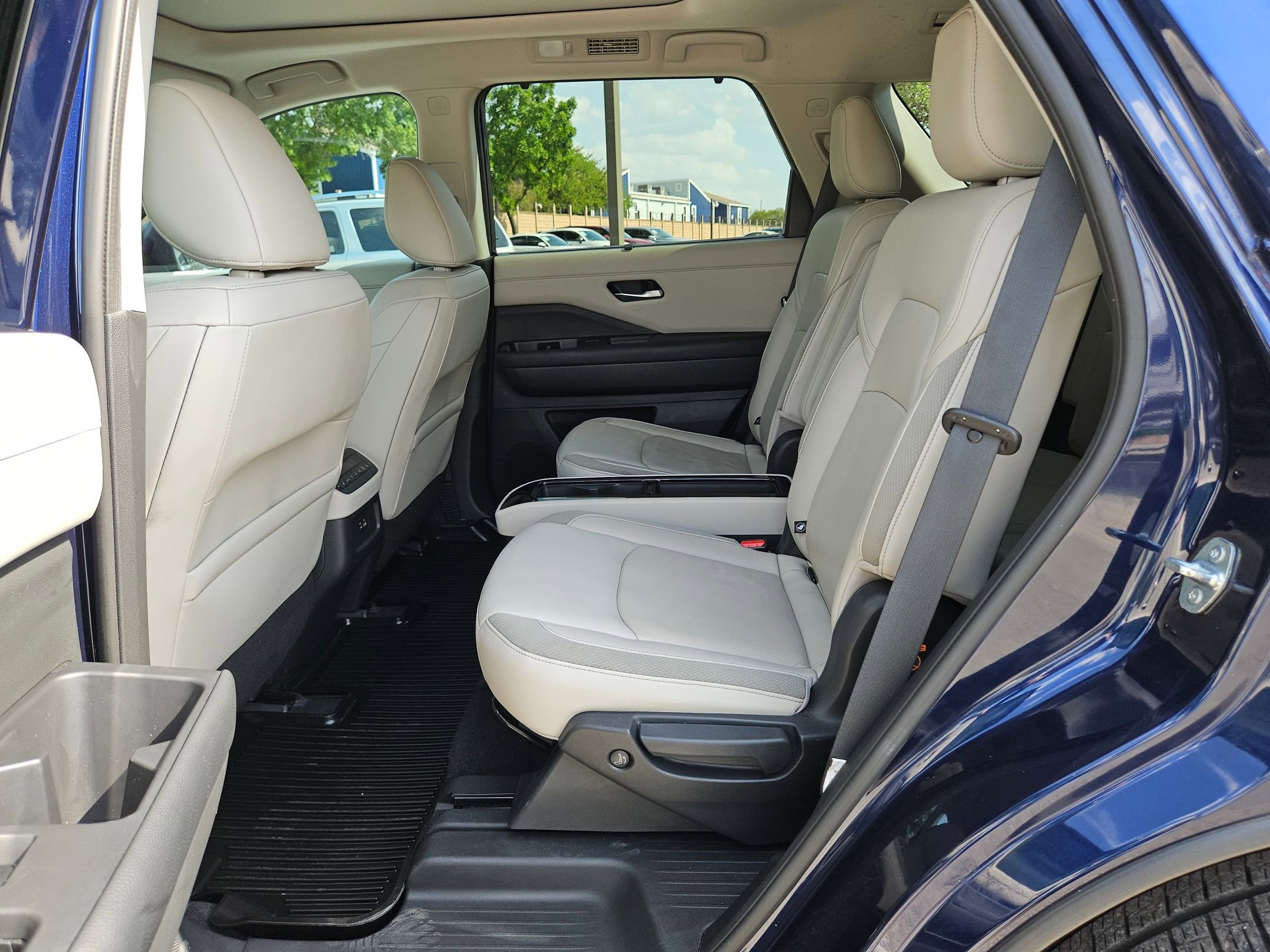 Used 2022 Nissan Pathfinder SL w/ SL Premium Package image 15