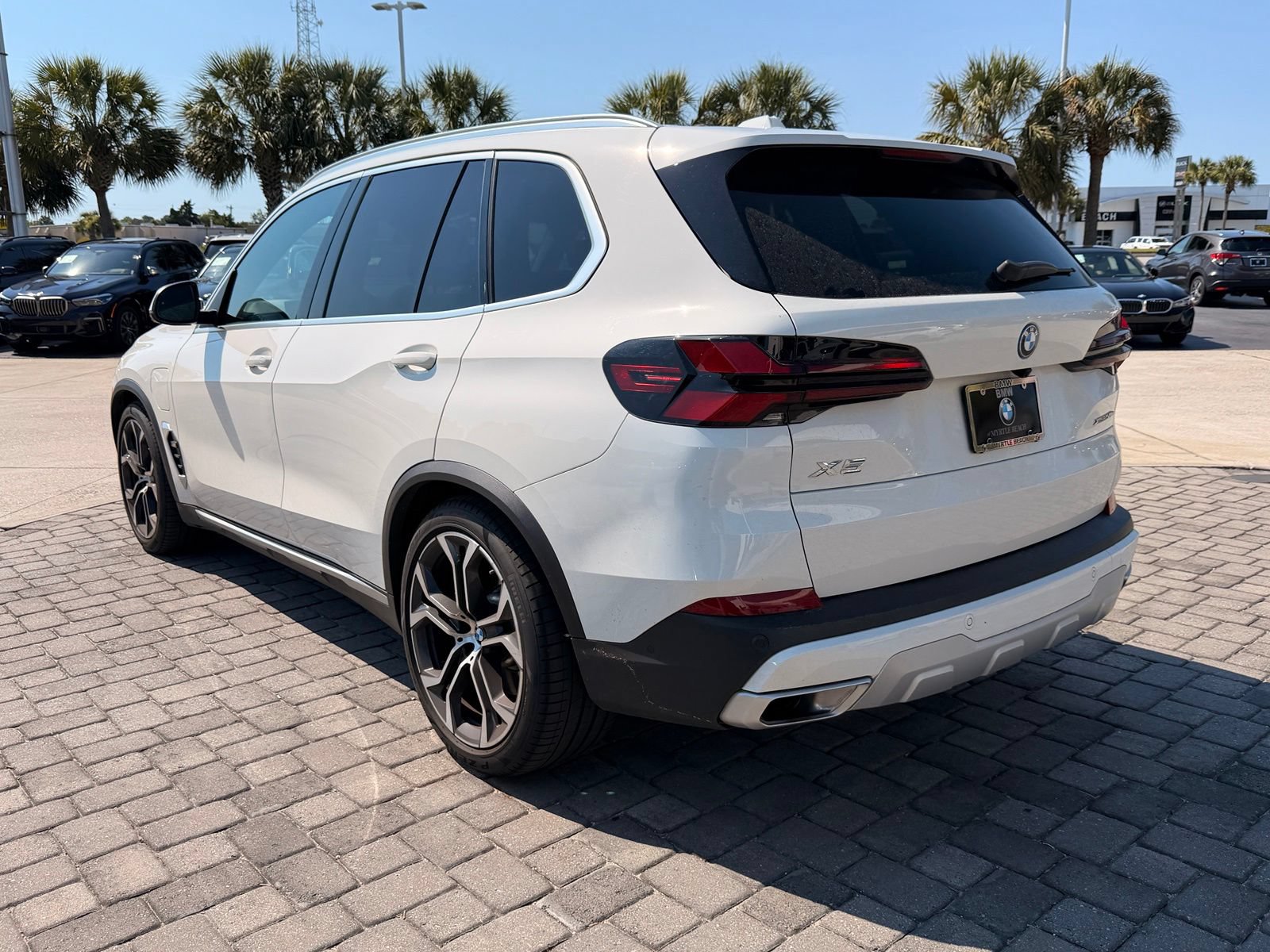 Used 2024 BMW X5 xDrive50e w/ Premium Package AWD/4WD image 11