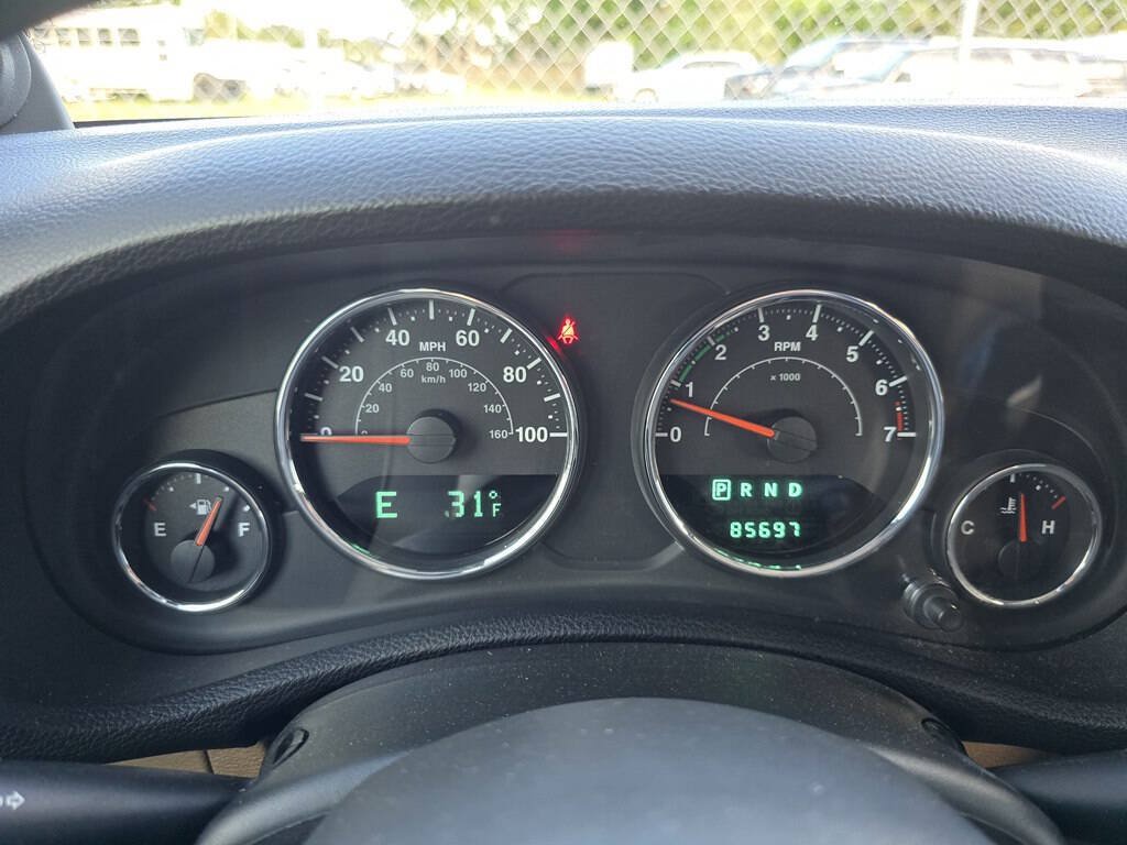 Used 2012 Jeep Wrangler Unlimited Sahara w/ Connectivity Group AWD/4WD image 18