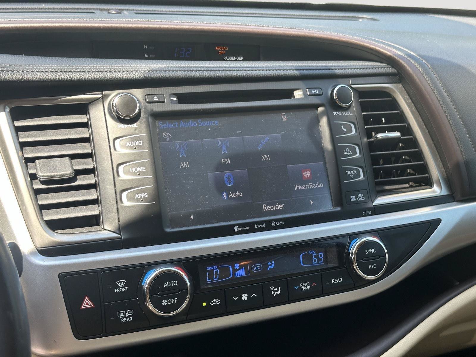 Used 2016 Toyota Highlander XLE FWD image 11