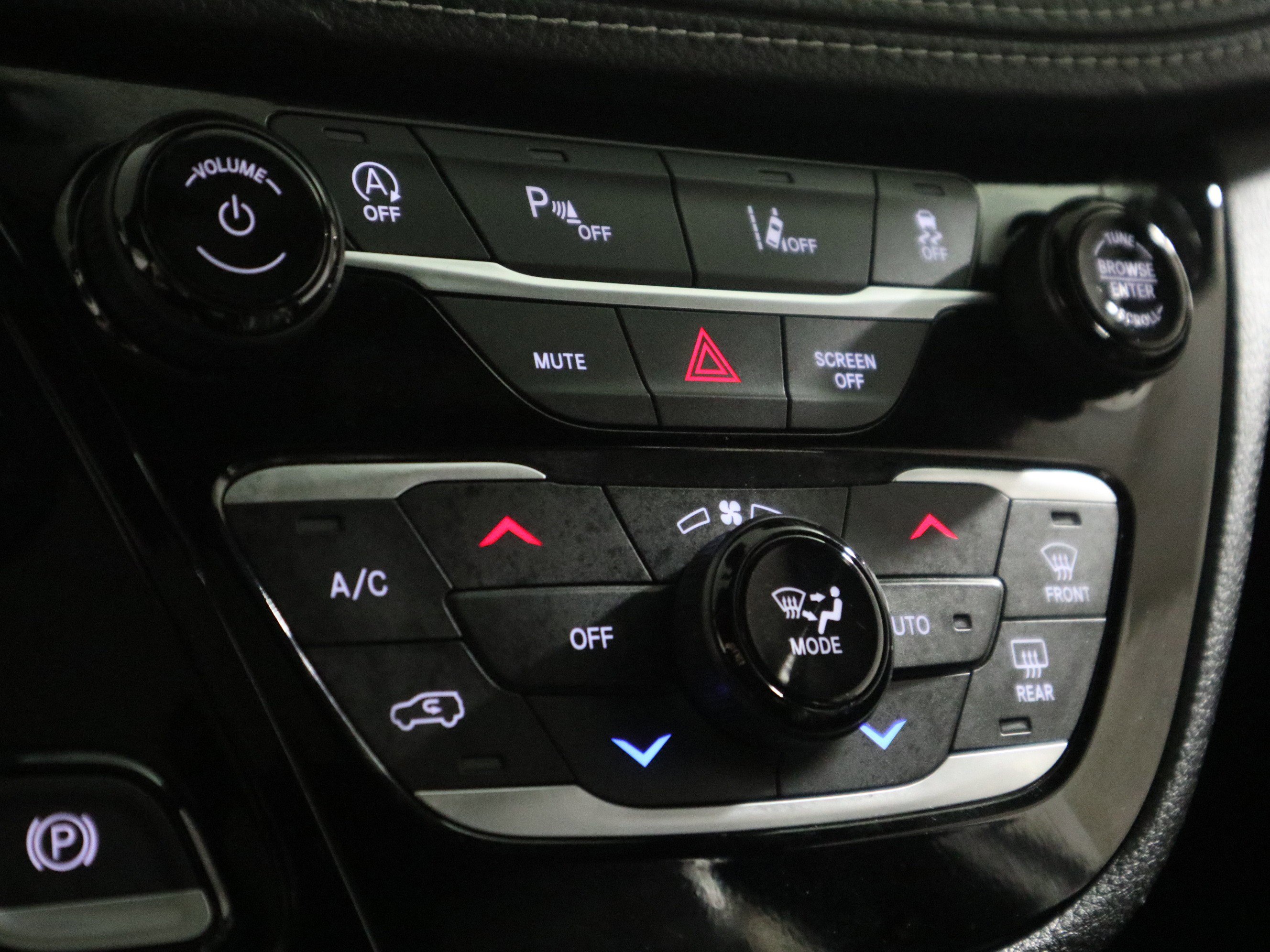 Used 2025 Chrysler Pacifica Limited image 27