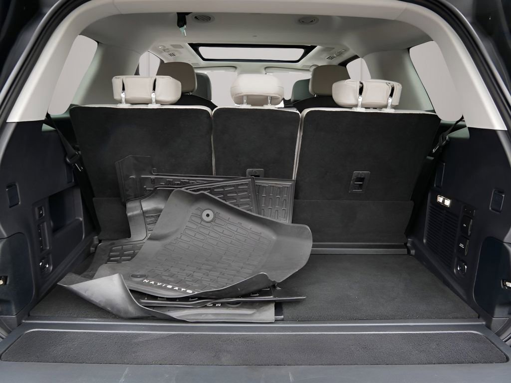 Used 2025 Lincoln Navigator Reserve image 12