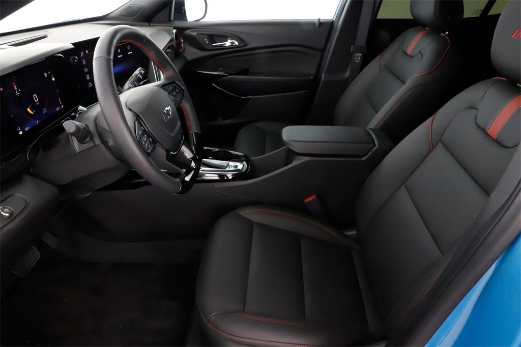 Used 2025 Chevrolet Trax RS w/ Driver Confidence Package image 17