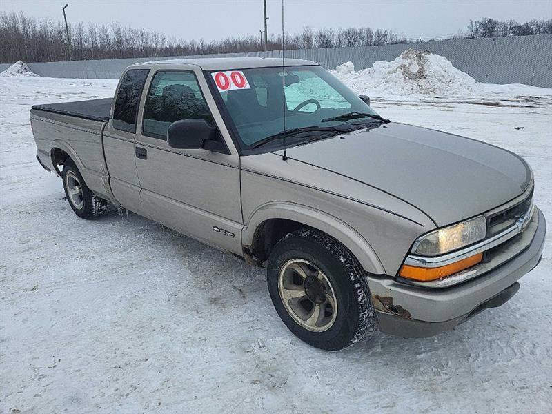 Used 2000 Chevrolet S10 Pickup LS w/ Preferred Equipment Group RWD image 1