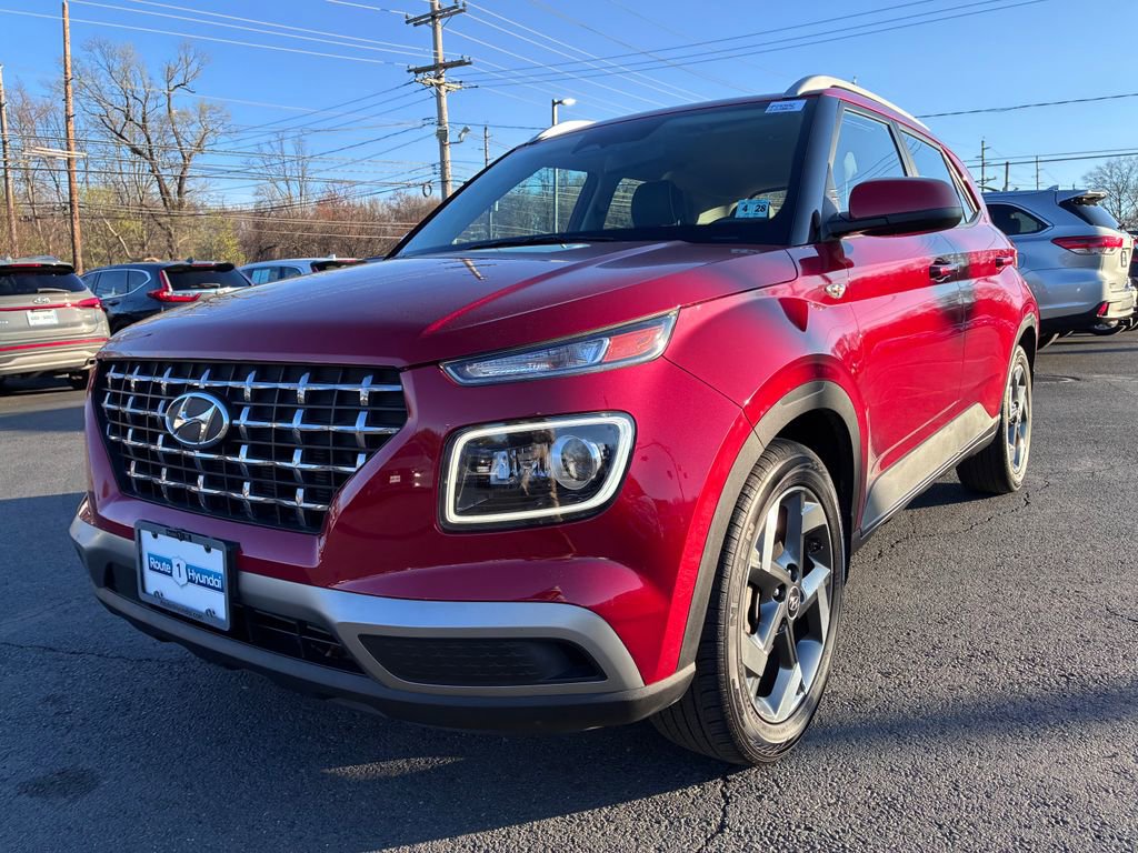 Used 2023 Hyundai Venue Limited image 3