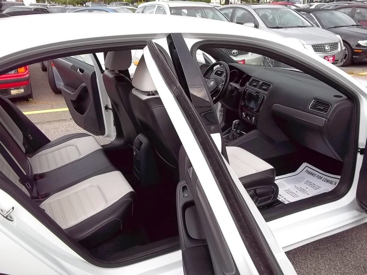 Used 2016 Volkswagen Jetta Sport FWD image 9