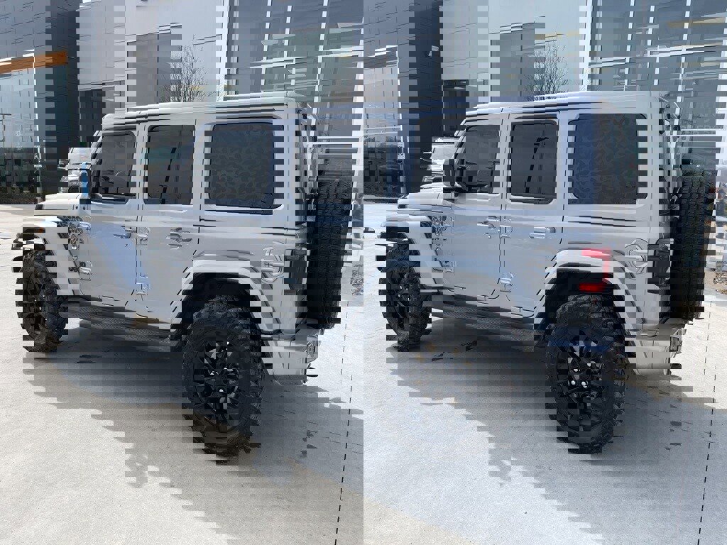 Used 2020 Jeep Wrangler Unlimited Sahara image 17