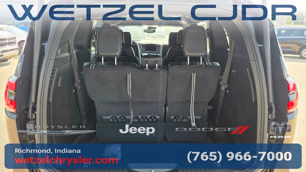 New 2027 Chrysler Pacifica Select AWD/4WD image 9